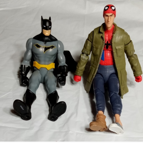 2018 Marvel Spiderman & 2017 Mattel Batman 6" Action Figures - Picture 6 of 14